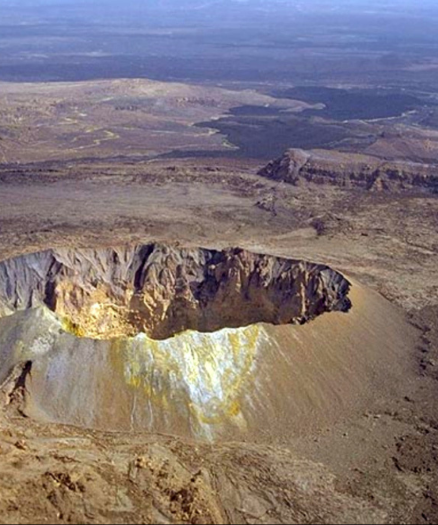 इथियोपिया का हेली गुब्बी ज्वालामुखी—12,000 साल बाद फटा, हवा में उठा विशाल राख का गुबार। Ethiopia Volcano Eruption