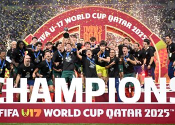 ऑस्ट्रिया को 1-0 से हराकर FIFA U-17 विश्व कप 2025 जीतने का जश्न मनाती पुर्तगाल की U17 टीम। FIFA U-17 World Cup 2025