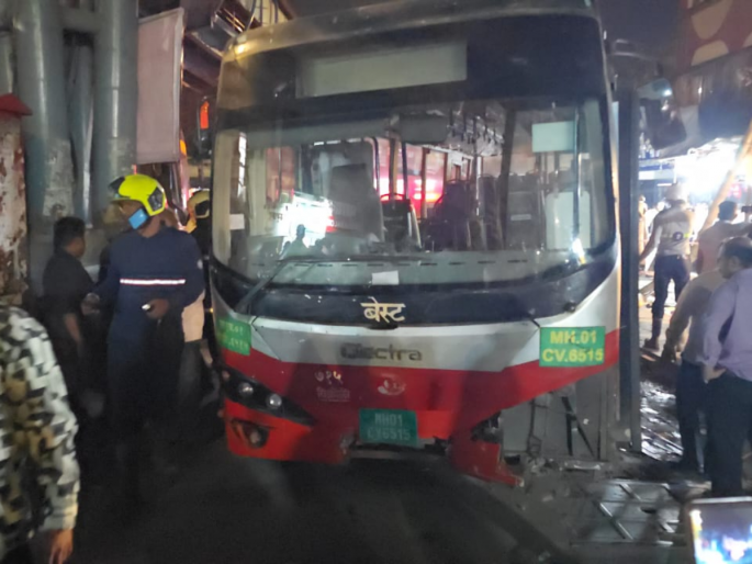 भांडुप वेस्ट बस हादसा - घटनास्थल पर अफरा-तफरी | Bhandup Bus Accident