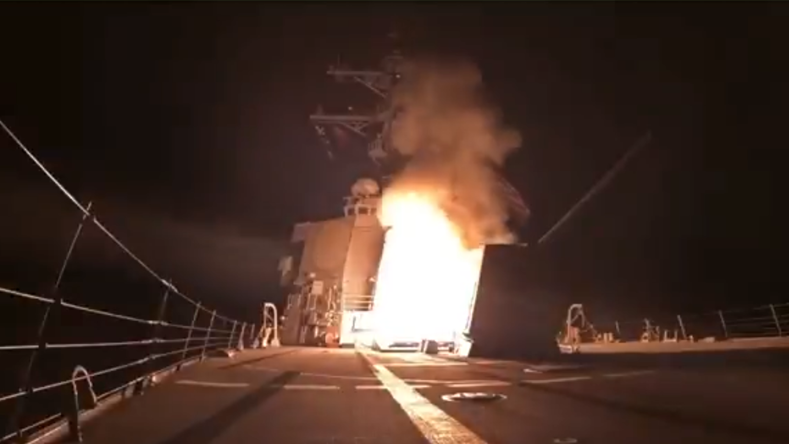 रात में अमेरिकी हवाई हमले से विस्फोट | US Airstrikes in Nigeria 