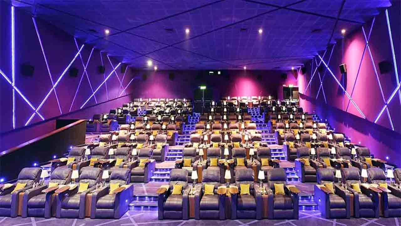 लेह PVR INOX के अंदर ऑडिटोरियम की लग्जरी सीट्स और बड़ा स्क्रीन | World's Highest PVR in India