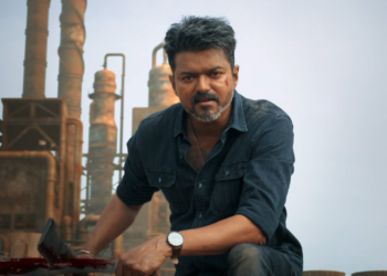 थलपति विजय जन नायकन न्यू पोस्टर में ब्लू शर्ट और सनग्लासेस के साथ भीड़ से घिरे हुए, पावरफुल लुक | Jana Nayagan Thalapathy Vijay