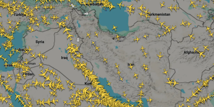 Iran Airspace बंद होने का Flightradar24 स्क्रीनशॉट – खाली आसमान ईरान पर