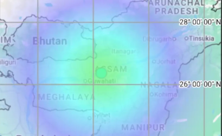 असम के मॉरिगांव में 5.1 तीव्रता के भूकंप के झटके महसूस करते लोग | Earthquake in India