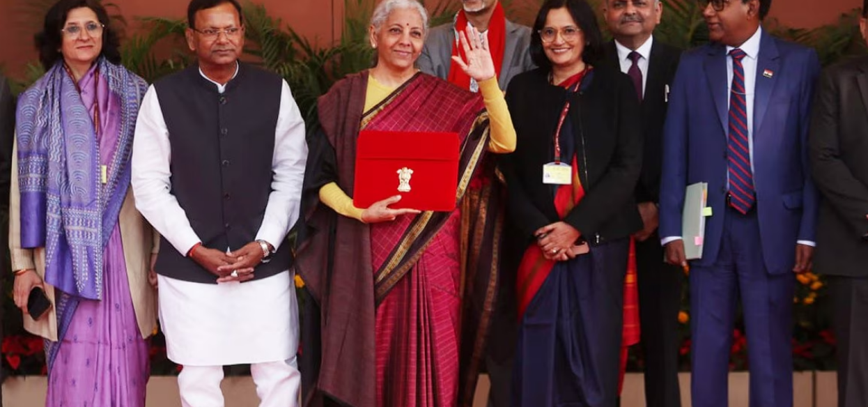 निर्मला सीतारमण और अन्य मंत्री Union Budget 2026 पेश करने से पहले समूह फोटो में