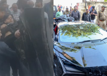 कानपुर Lamborghini accident viral photo - हादसे के बाद भीड़ में घिरी क्षतिग्रस्त काली Lamborghini कार, घायलों और पुलिस मौके पर मौजूद