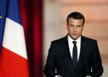 Emmanuel Macron मुंबई में बॉलीवुड आइकॉन्स के साथ फोटो, 'Culture brings us together' लिखकर शेयर। India-France Year of Innovation 2026 लॉन्च।