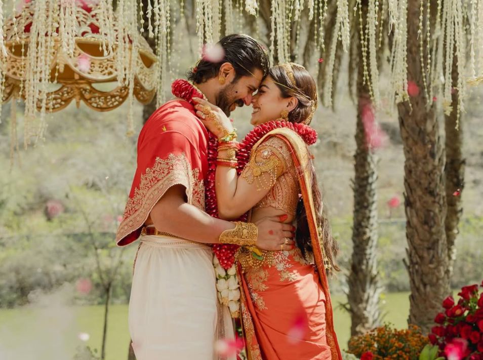 rashmika mandanna और विजय देवरकोंडा शादी के बाद खुश कपल, कस्टम ज्वेलरी और ट्रेडिशनल लुक, vijay devarakonda wife रश्मिका की गॉडेस जैसी अपीयरेंस