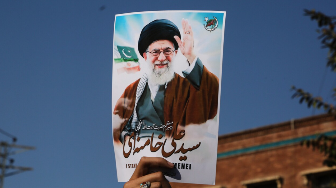 ईरान के सुप्रीम लीडर अयातुल्लाह अली खामेनेई की तस्वीर, जो 2026 में अमेरिका-इजराइल हमलों में मारे गए | Hezbollah-Israel conflict 2026