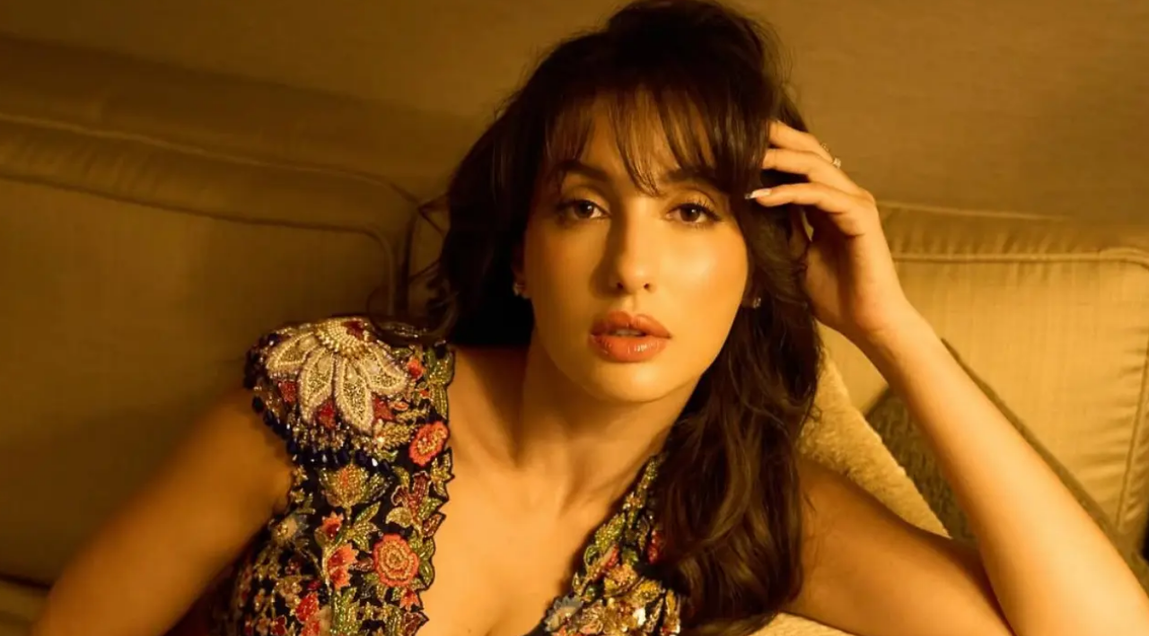 नोरा फतेही की बोल्ड रेड लहंगे में डांस पोज,Dawood Ibrahim ड्रग पार्टी विवाद पर उनका इनकार स्टेटमेंट वाली वायरल इमेज | 