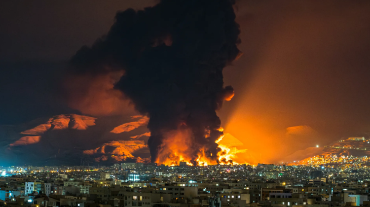 तेहरान, ईरान में US-Israel हमलों के बाद उठता भारी धुआँ और आग, 2026 युद्ध की शुरुआत में ली गई तस्वीर।NATO Countries