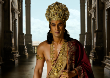 रणबीर कपूर भगवान राम के दिव्य रूप में, सोने का मुकुट और आभूषण पहने हुए शांत लेकिन शक्तिशाली मुद्रा में | Ramayana Teaser