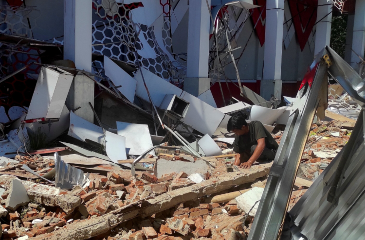 अफगानिस्तान भूकंप 2026 में क्षतिग्रस्त इमारतों का मलबा, काबुल के आसपास भूकंप से हुई तबाही की तस्वीर | earthquake