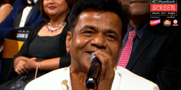 Rajpal Yadav चेतक स्क्रीन अवॉर्ड्स 2026 स्टेज पर बोलते हुए, सौरभ द्विवेदी के साथ वायरल पल