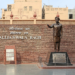 Jallianwala Bagh का मुख्य प्रवेश द्वार और उद्धम सिंह की प्रतिमा, अमृतसर का ऐतिहासिक स्मारक
