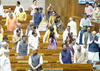 Women Reservation Bill Lok Sabha: प्रधानमंत्री मोदी और सांसद लोकसभा में Nari Shakti Vandan Adhiniyam पर चर्चा करते हुए