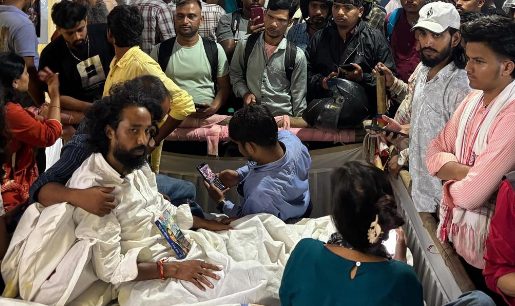 Jharkhand विधानसभा के बाहर प्रदर्शन कर रहे नौकरी आकांक्षी युवा